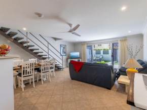 Kristie Court, 2 7 Weatherly Close